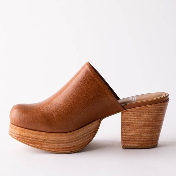 Fortress of Inca Ava Handmade Leather Women's Clogs - Picture 3 of 8